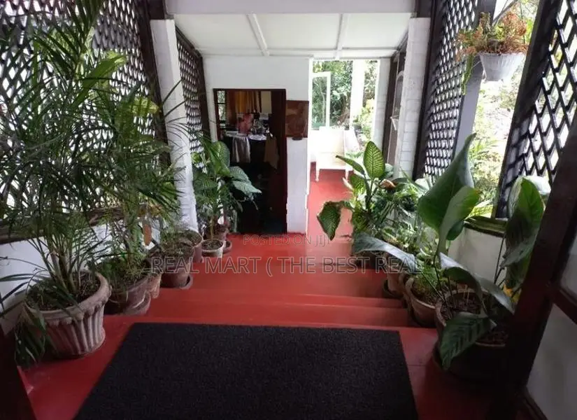 Kandy : 5BR (37.5P) Bungalow for Sale at Aniwatta