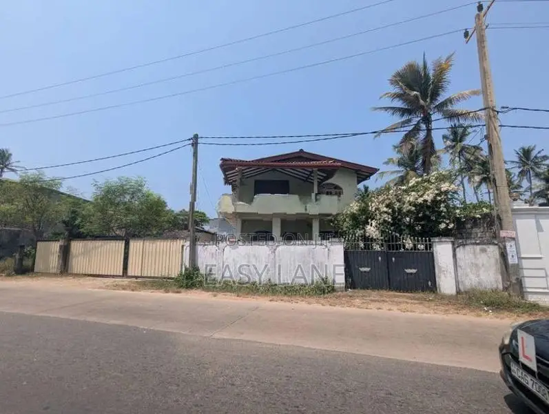 මුහුදුවෙරළට හා ප්‍රධාන පාරට මායිම් ‎ව්‍යාපාරික ස්ථානය නිවාස 2