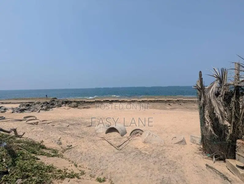මුහුදුවෙරළට හා ප්‍රධාන පාරට මායිම් ‎ව්‍යාපාරික ස්ථානය නිවාස 2