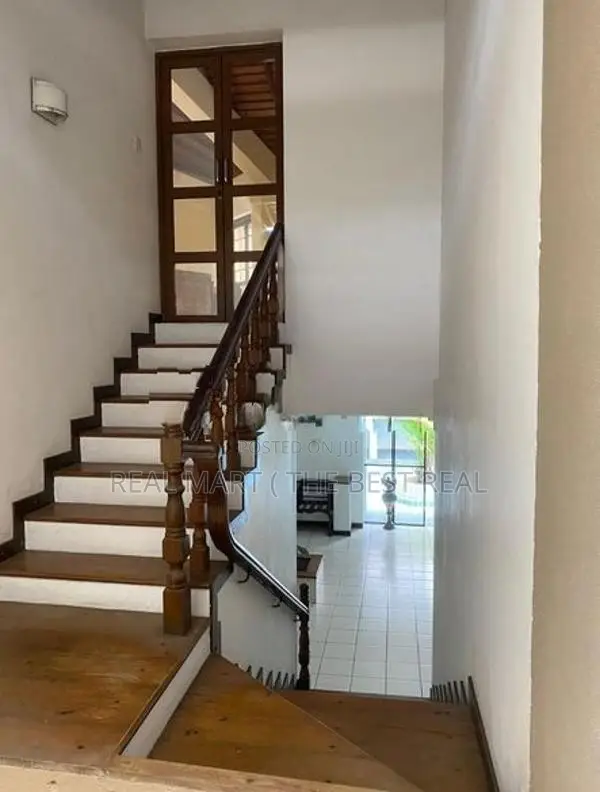 Nugegoda : 5BR (80P) House for Sale at Dewala Road