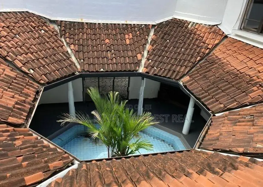 Nugegoda : 5BR (80P) House for Sale at Dewala Road