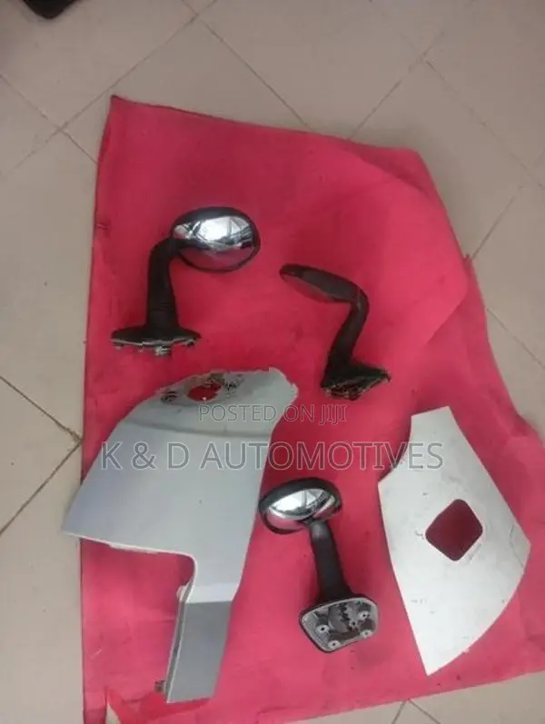 Toyota KDH Third Mirror