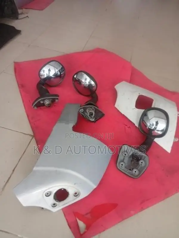 Toyota KDH Third Mirror