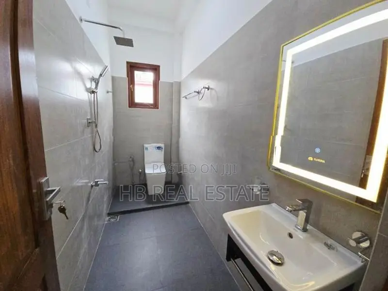 Newly Build Luxury Three Storey House for Sale Piliyandala