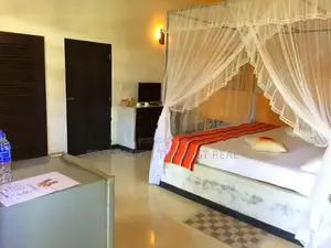 Kiribathgoda : 12 A/C Bedrooms Hotel for Rent at Kandy Road