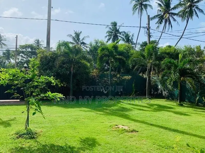 Beach Land for Sale in Pamunugama