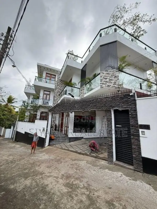 Exclusive Luxury House For Sale Battaramulla
