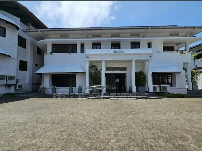 spacious office space building for rent in Colombo 7