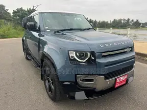 Land Rover Defender Pure Petrol S/Roof 2023