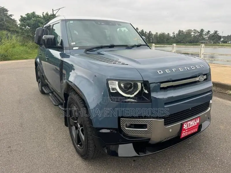 Land Rover Defender Pure Petrol S/Roof 2023