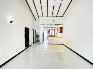 House in Athurugiriya – 10 Perch