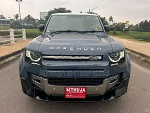 Land Rover Defender Pure Petrol S/Roof 2023