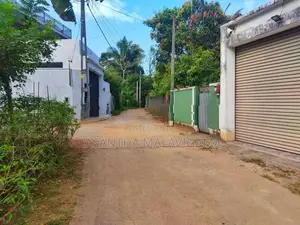 8.4 Perch Land for sale in Athurugiriya