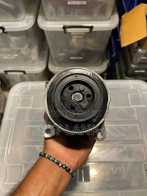 Genuine BMW 530i G30 2019 straight petrol AC compressor