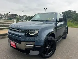 Land Rover Defender Pure Petrol S/Roof 2023