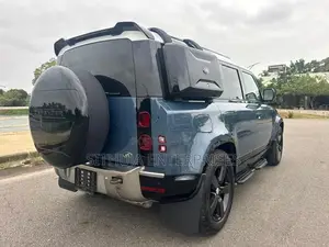 Land Rover Defender Pure Petrol S/Roof 2023
