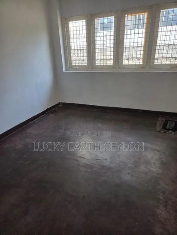 Colombo 7, Unfurnished, 1ST Floor House With large Garden (MG1284)
