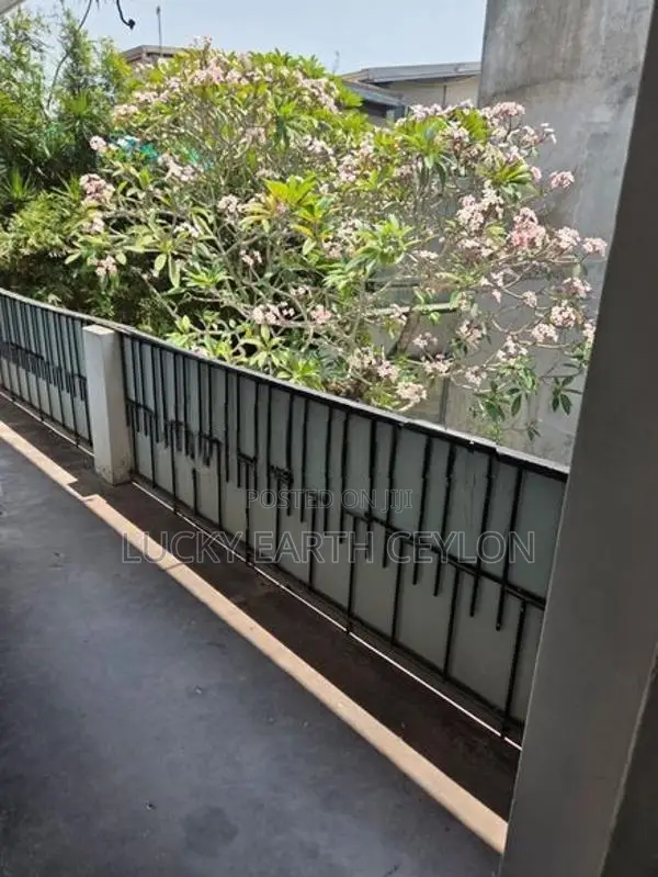 Colombo 7, Unfurnished, 1ST Floor House With large Garden (MG1284)