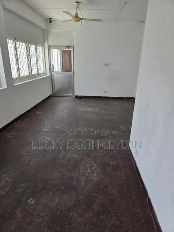 Colombo 7, Unfurnished, 1ST Floor House With large Garden (MG1284)