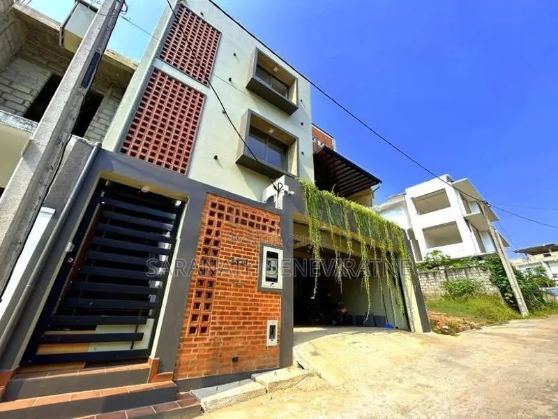 Brand-New modern House From Katubedda Moratuwa - 500 m to Galle Rd