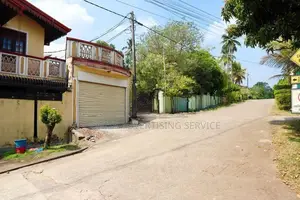 Two Houses for Sale in Kiribathgoda Town