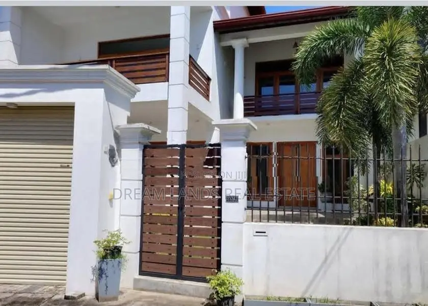 Thalawatugoda 3 Storey Laxary House for Rent ( R - 635 )