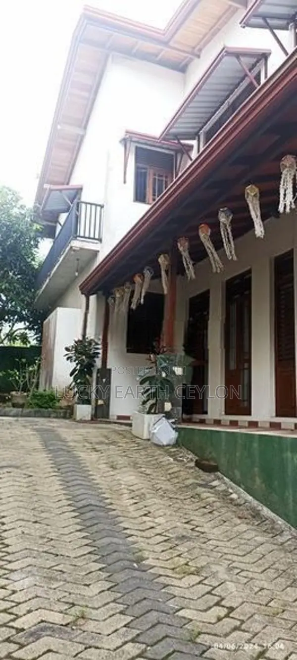 Kottawa,2 Storey Unfurnished House for Rent (lec273)