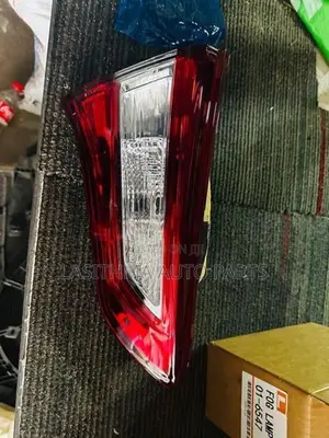 Toyota Vitz Ksp 130 Dicky Garnish