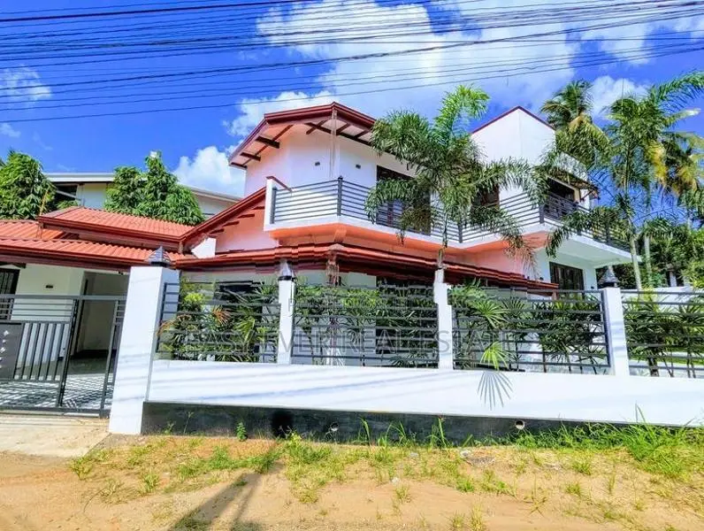 කුරුණෑගලින් පදිංචි නොවූ අලුත්ම සුපිරි නිවසක් වහාම විකිණීමට