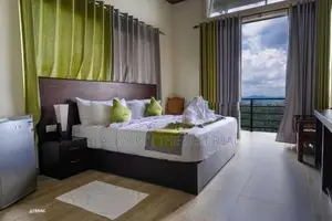 Matale : 23BR (15,000sf) Luxury Hotel for Sale at Alwatta