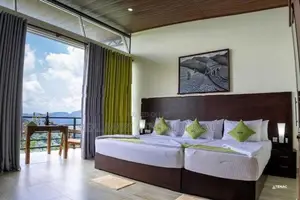 Matale : 23BR (15,000sf) Luxury Hotel for Sale at Alwatta