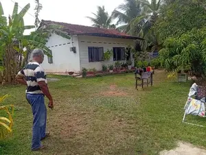 Land with Old House for Sale - Kottawa