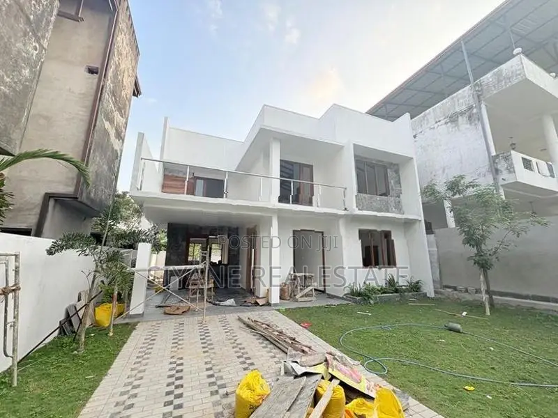 House for Sale in Athurugiriya