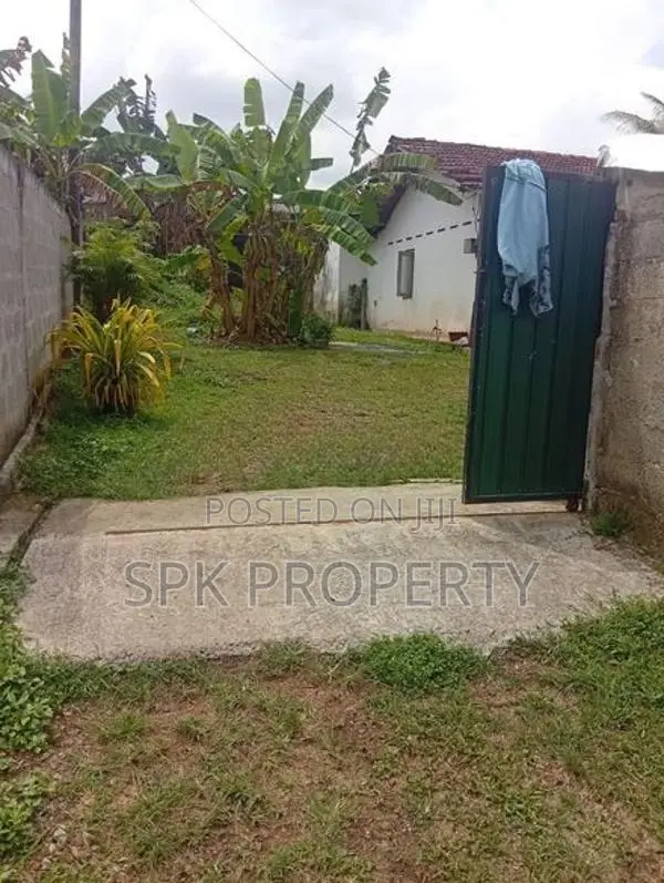 Land with Old House for Sale - Kottawa