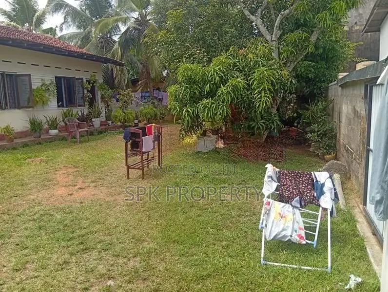 Land with Old House for Sale - Kottawa