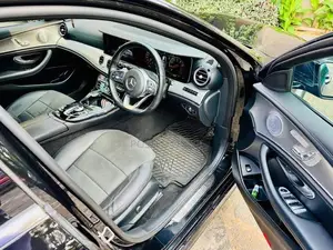 Mercedes Benz E180 AMG Premium 1ST Owne 2021