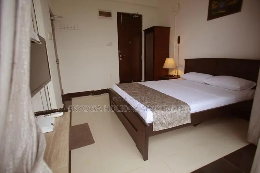 Seaview Luxury Holiday Double Bedroom for Rent at Border of Dehiwala