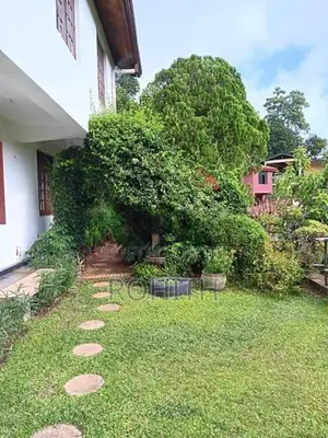 30 Perches on Gemunu Mw, Kandy | 4 Ensuite Bedroom House