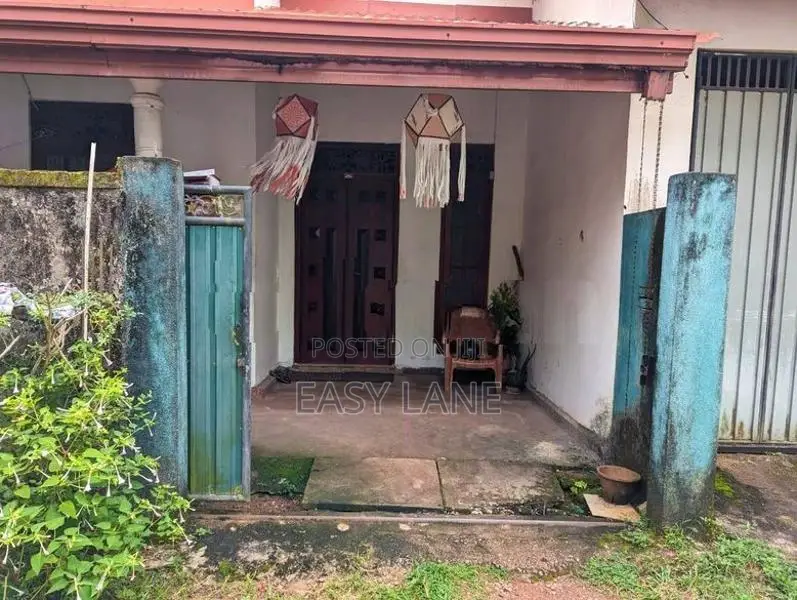 ගම්පහ ප්‍රධාන රෝහලට සහ නගර මධ්‍යයට ඉතාම ආසන්නයෙන් සුපිරි නිවසක්
