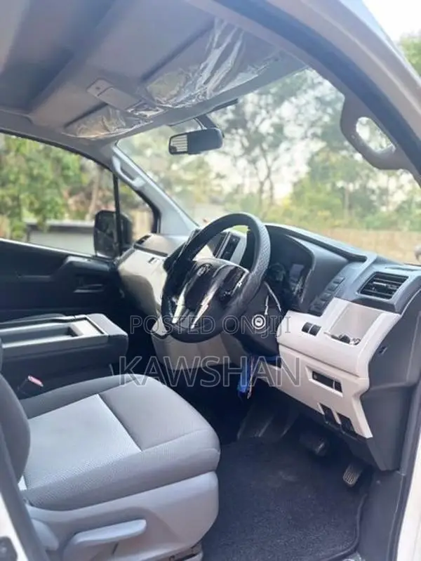 Toyota Hiace GDH H300 2025