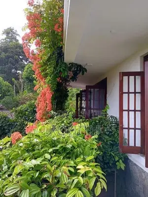 30 Perches on Gemunu Mw, Kandy | 4 Ensuite Bedroom House