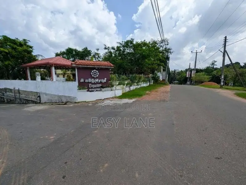 කහතුඩුව Highway පිවිසුමට 2.5km දුරින් වටිනා ඉඩමක්