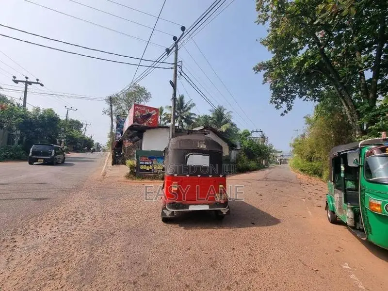 වේයන්ගොඩ නගරයට සමීප වටිනා ඉඩමක් විකිණීමට