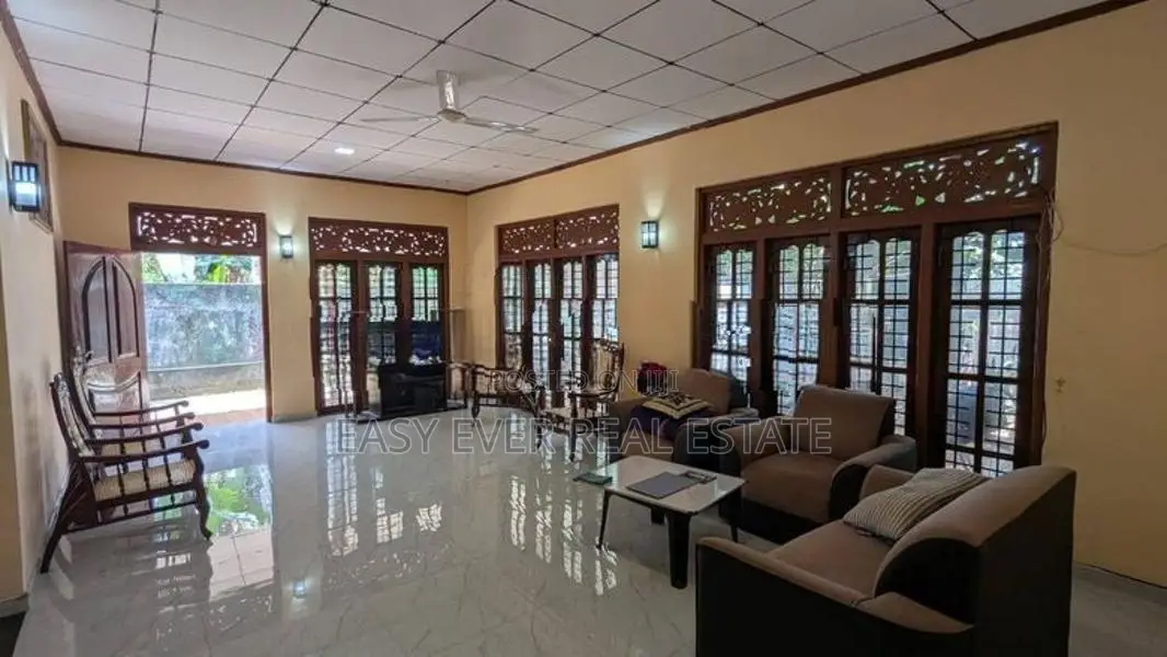 යක්කල – වීදියවත්ත ප්‍රදේශයෙන් අංග සම්පූර්ණ නිවසක් විකිණීමට