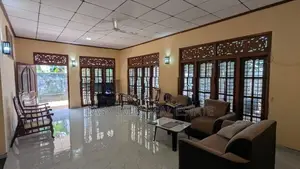 යක්කල – වීදියවත්ත ප්‍රදේශයෙන් අංග සම්පූර්ණ නිවසක් විකිණීමට
