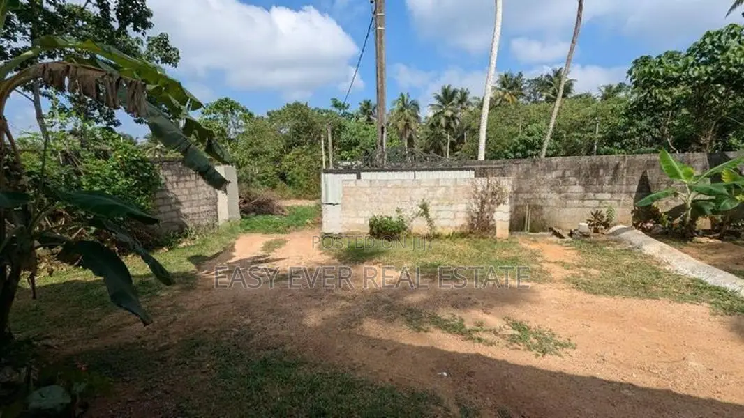 ගම්පහ වටිනා බිම් කොටසක් විකිනීමට කුඩා නිවසක් සමග