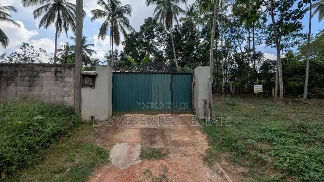 ගම්පහ වටිනා බිම් කොටසක් විකිනීමට කුඩා නිවසක් සමග
