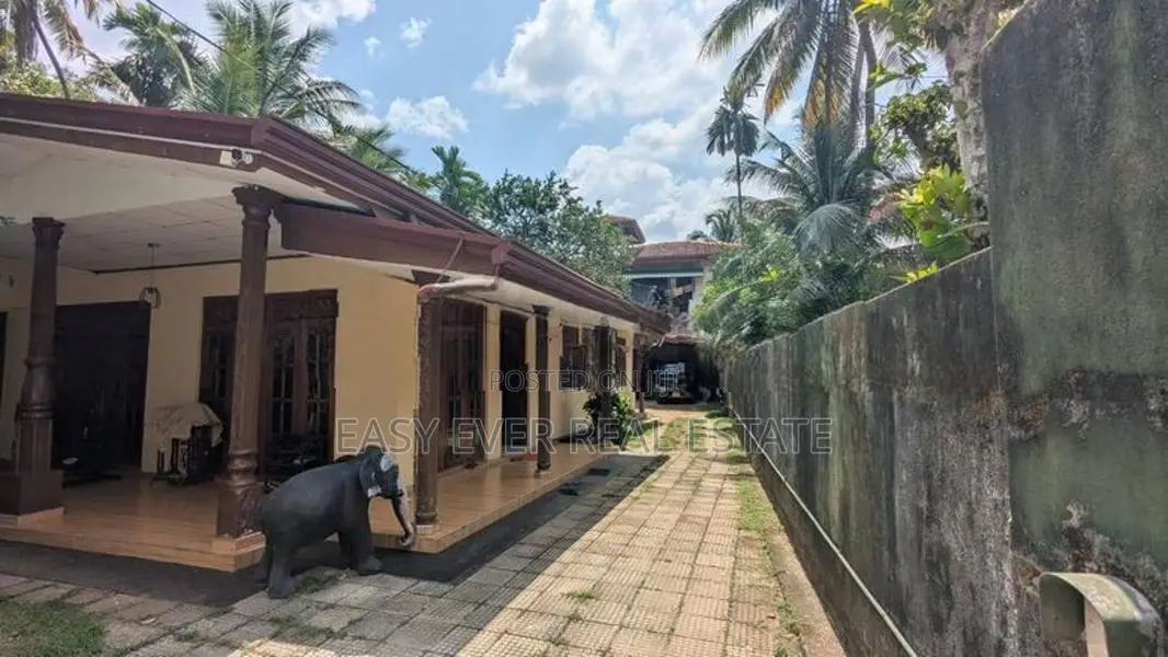යක්කල – වීදියවත්ත ප්‍රදේශයෙන් අංග සම්පූර්ණ නිවසක් විකිණීමට