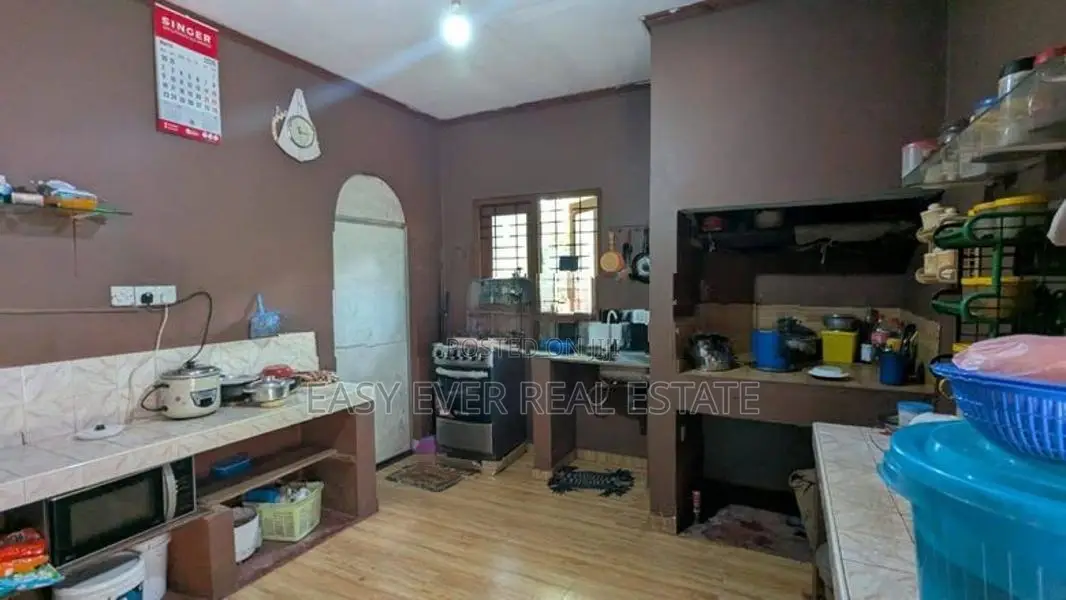 යක්කල – වීදියවත්ත ප්‍රදේශයෙන් අංග සම්පූර්ණ නිවසක් විකිණීමට