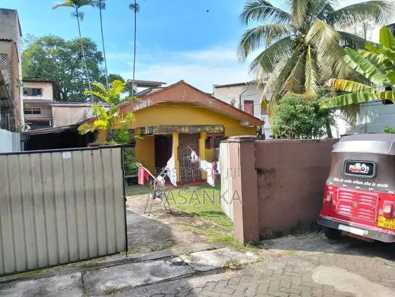 Nugegoda Samudradevi College Road 19 Perches Land with House For Sale